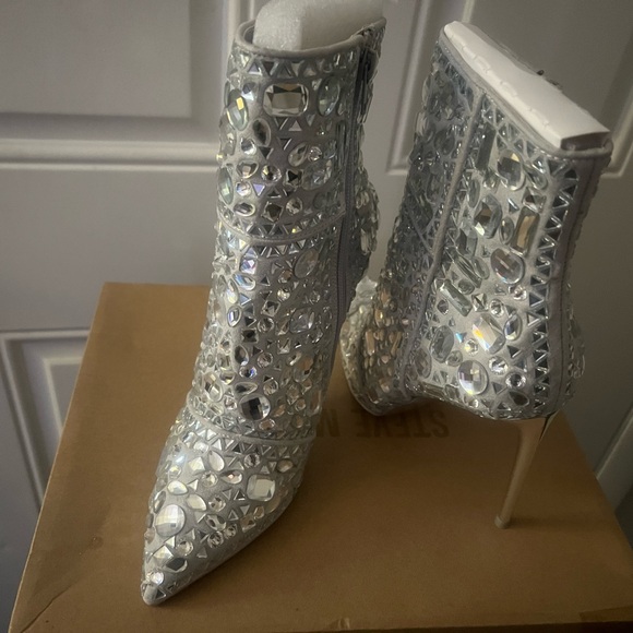 CRYSTALLE RHINESTONES BOOTS by Steve Madden - Picture 4 of 8